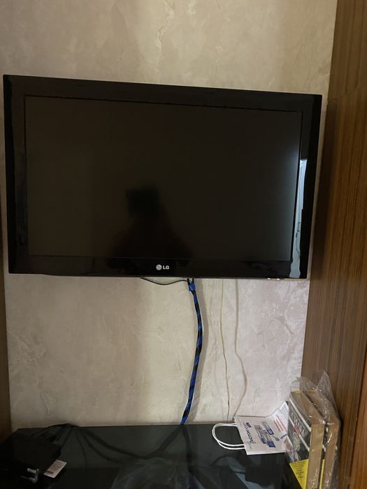 Продаю телевизор LG 81 диогональ