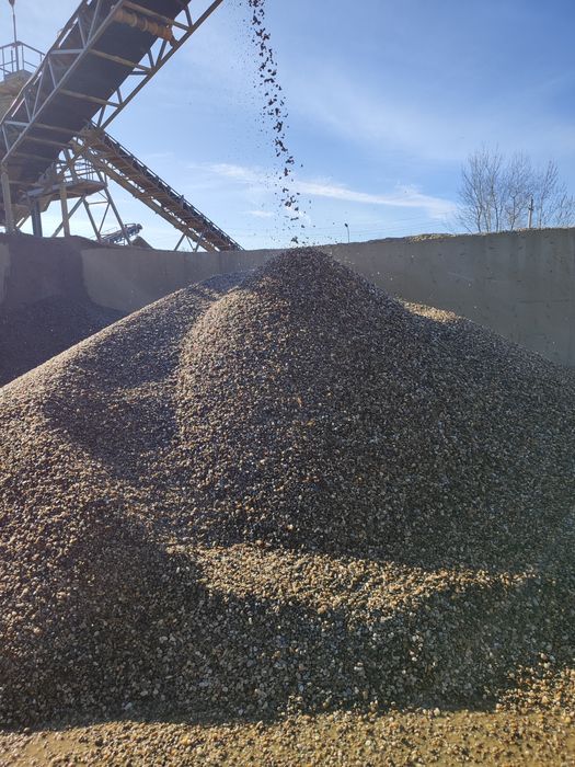 Pământ negru nisip etc.