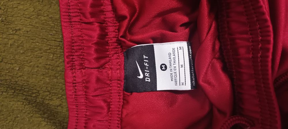 Pantaloni scurți de firmă mărimea M