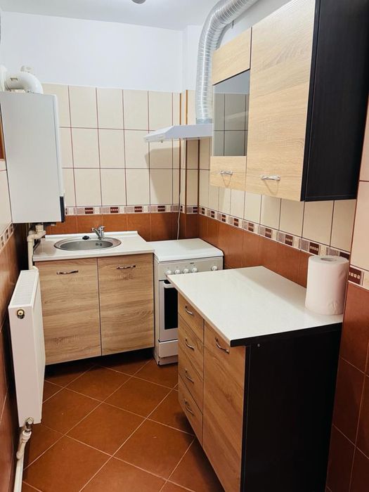 Inchiriez apartament