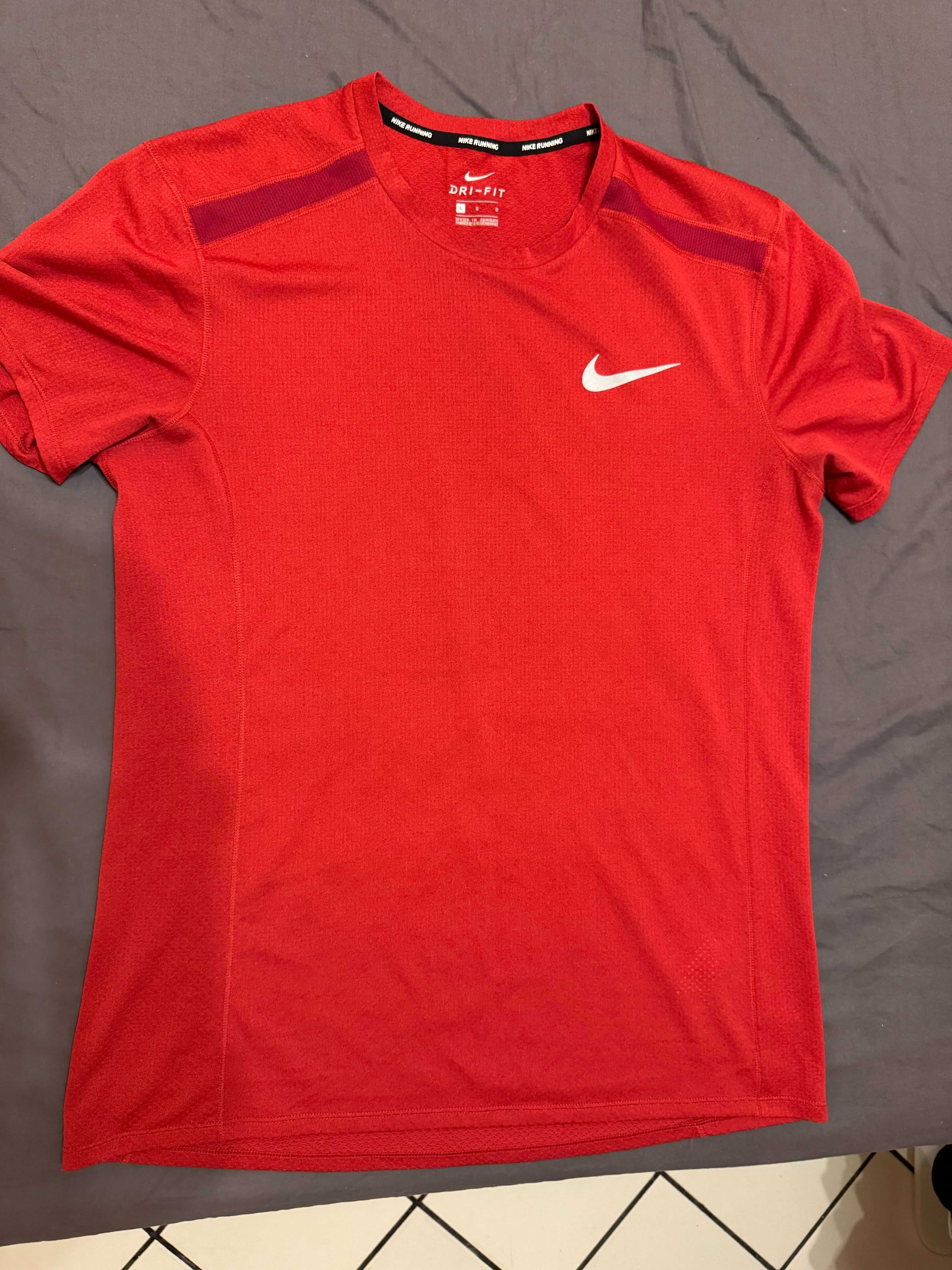 Тениска Nike М-L нова