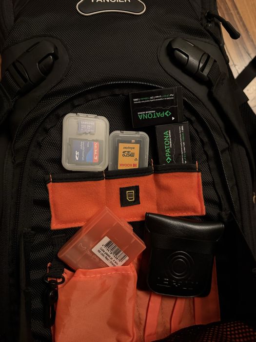 Canon 250d + 3 obiective, blitz Godox, accesorii multe