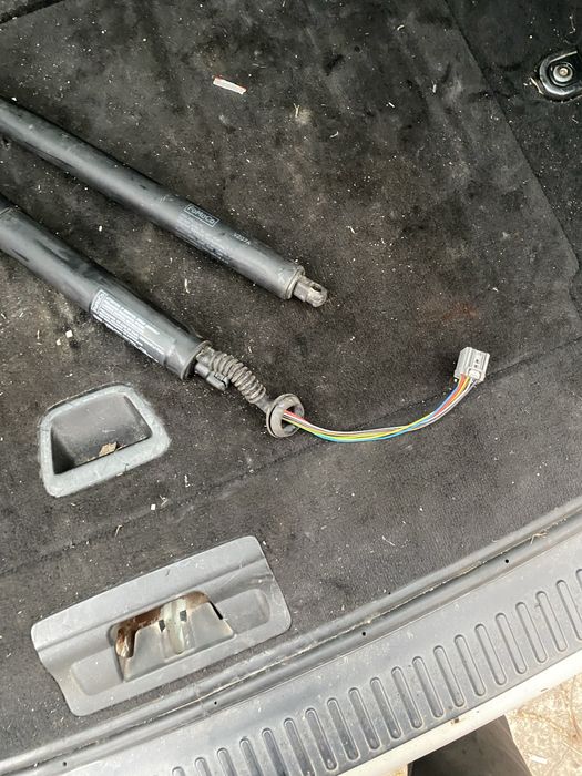 Електрически амотрисьори з багажник Volvo