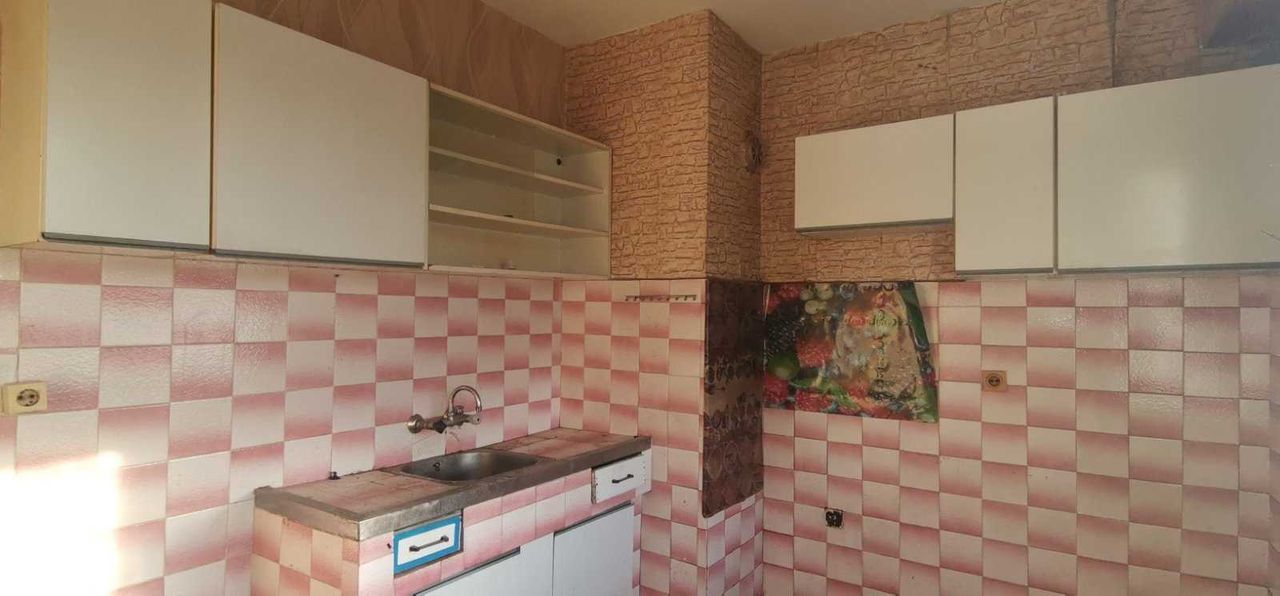 Продава се Четиристаен апартамент в Габрово, Младост - 86 кв.м за 742 €/кв.м - Снимка #1