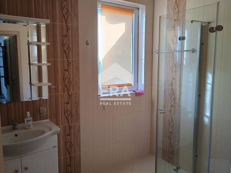 Обзаведен двустаен апартамент в кв."Бриз" за под наем, с площ 75 кв.м.