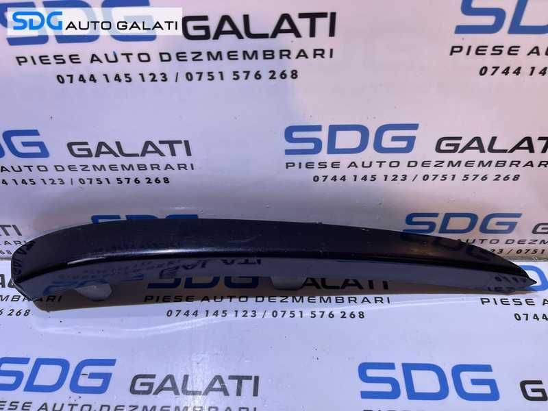 Bandou Ornament Grilaj Dreapta Spoiler Bara Fata Opel Astra H 2004 - 2010 Cod 13121996 [V0255]
