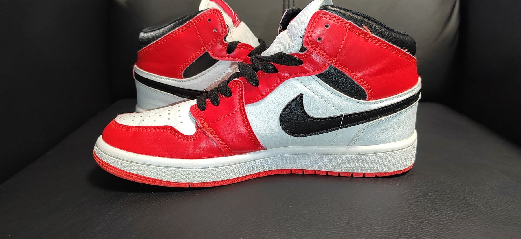Nike Air Jordan 1 Mid Chicago , номер 37