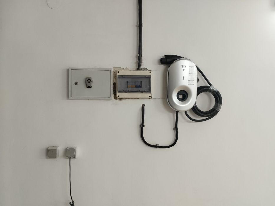 Установка-Электромобильное зарядное устройство