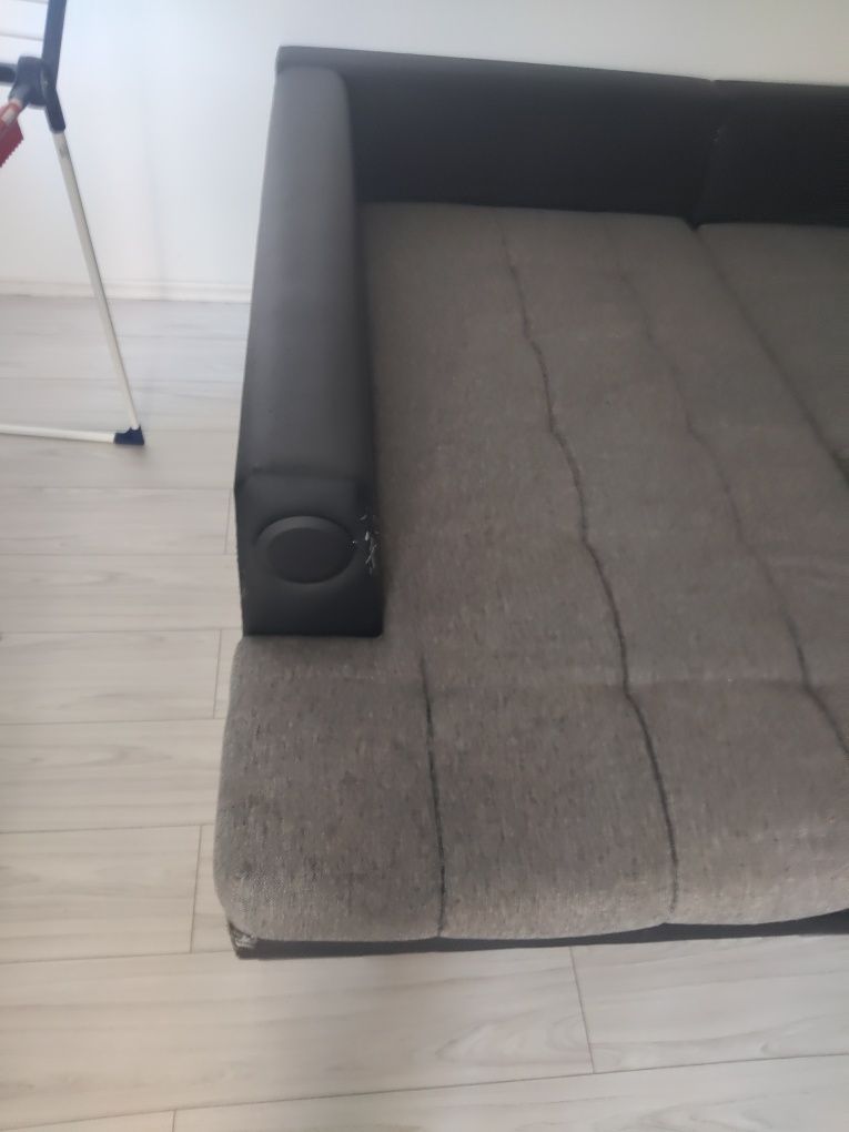 Vând canapea cu sistem audio wifi