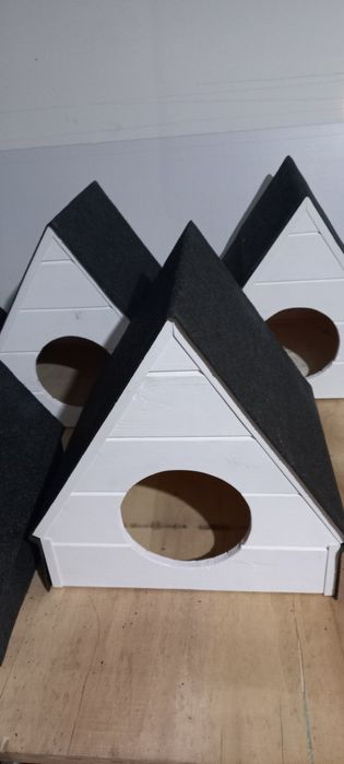 Casute A-frame pentru pisici
