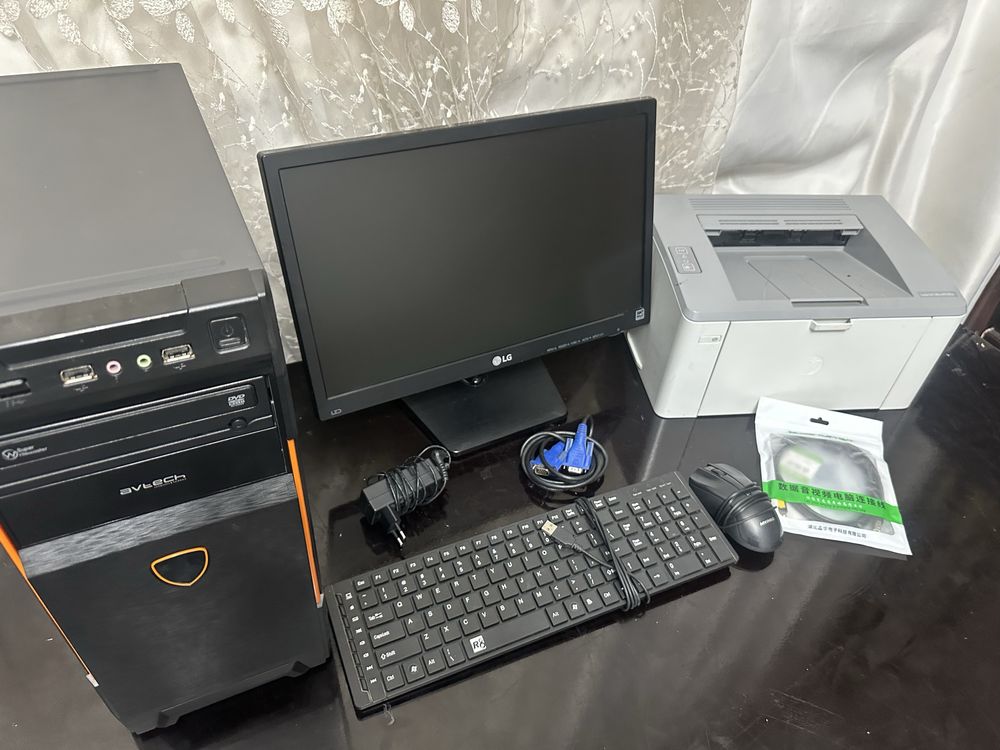 Kompyuter va printer sotiladi srochno