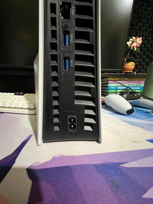 Vând PS 5 slim de 1 t