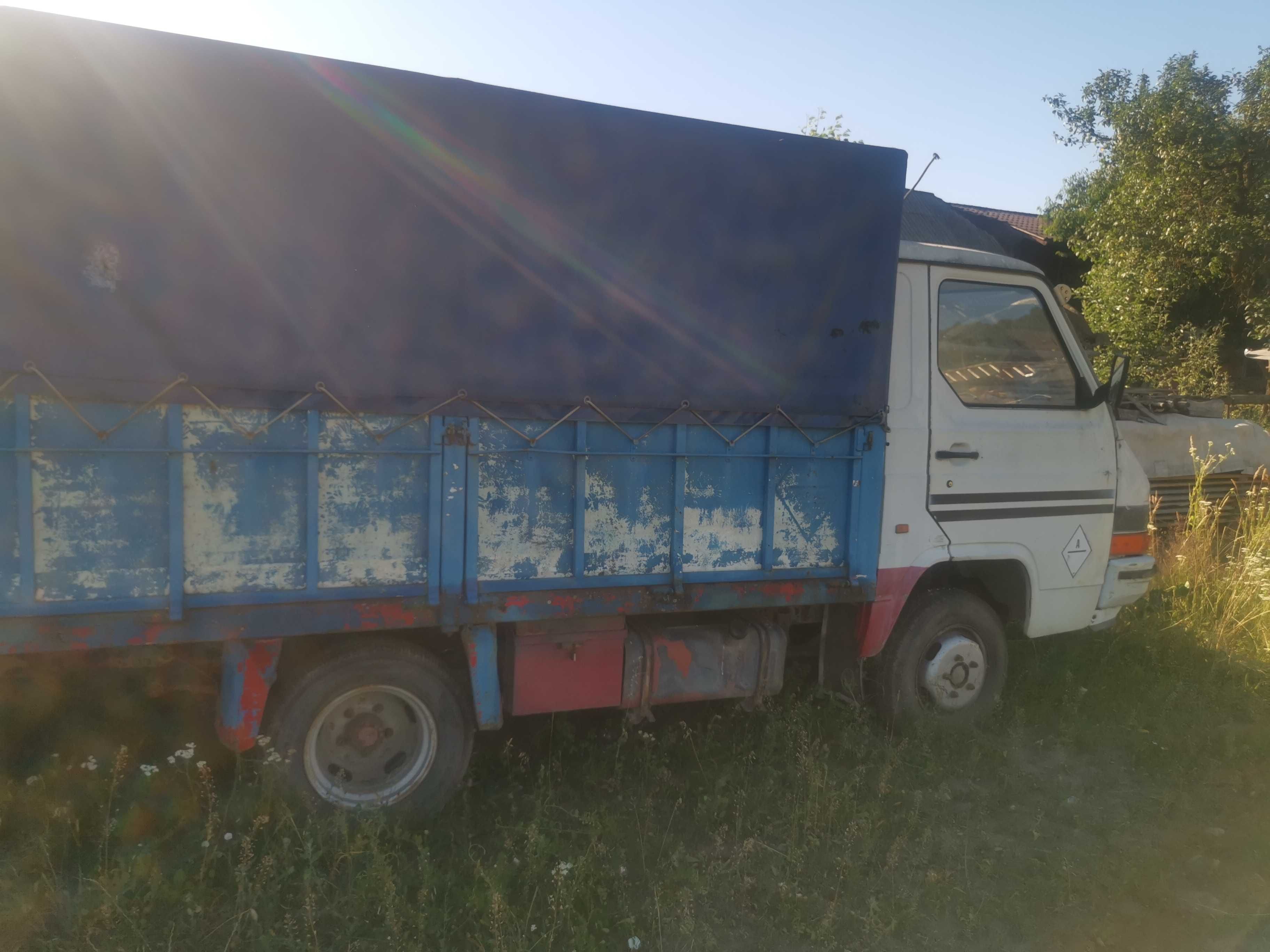 Vând camioneta Nissan