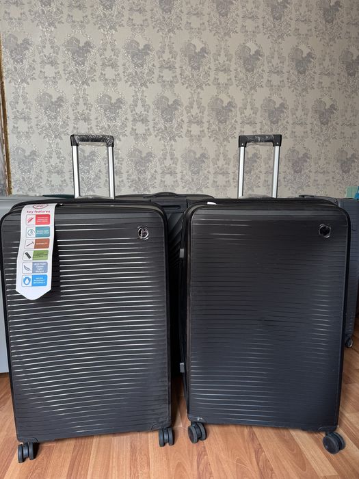 Чемодан 32” L— лёгкий, удобный, в отличном состоянии