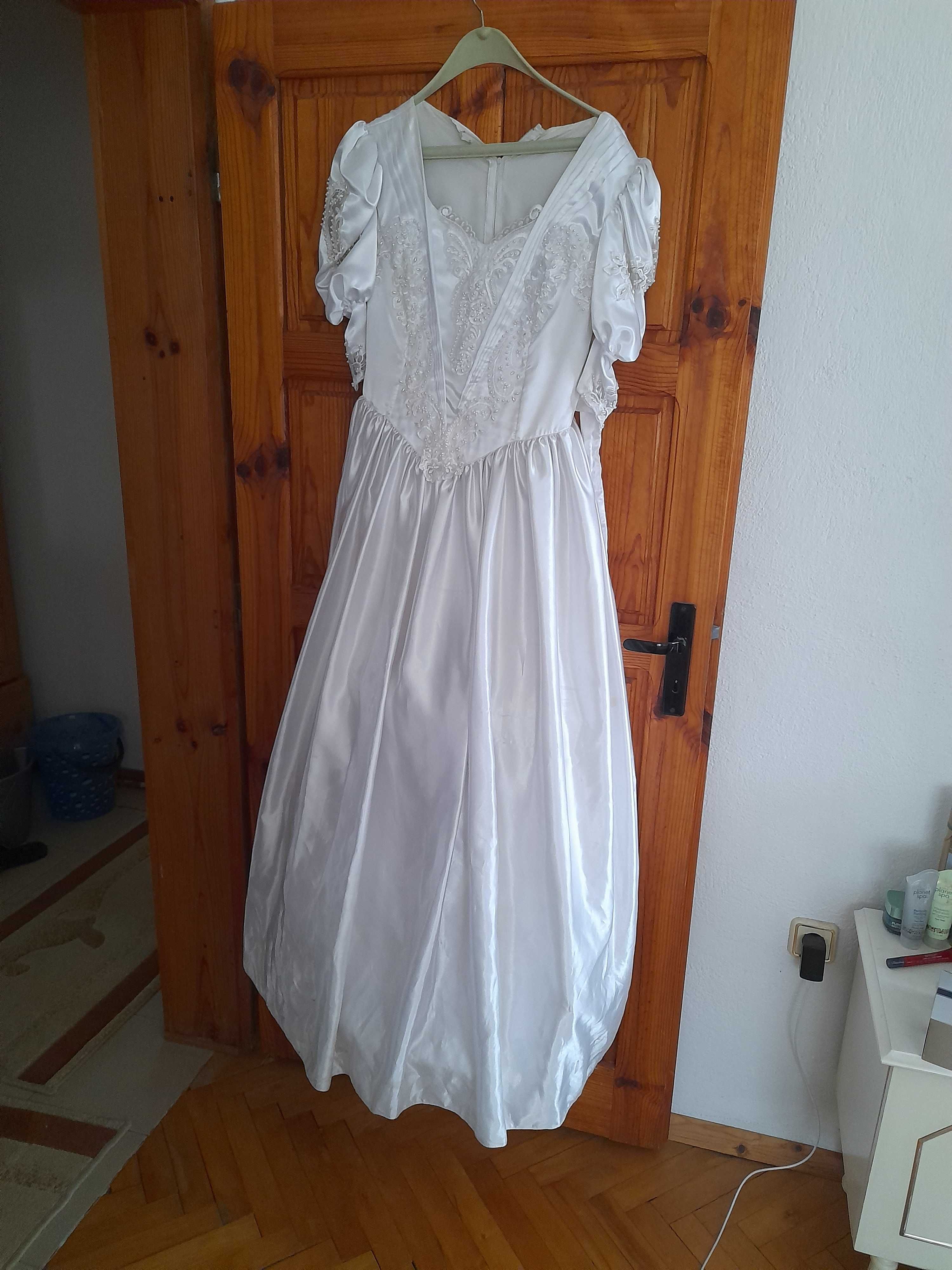 Булченска рокля бяла