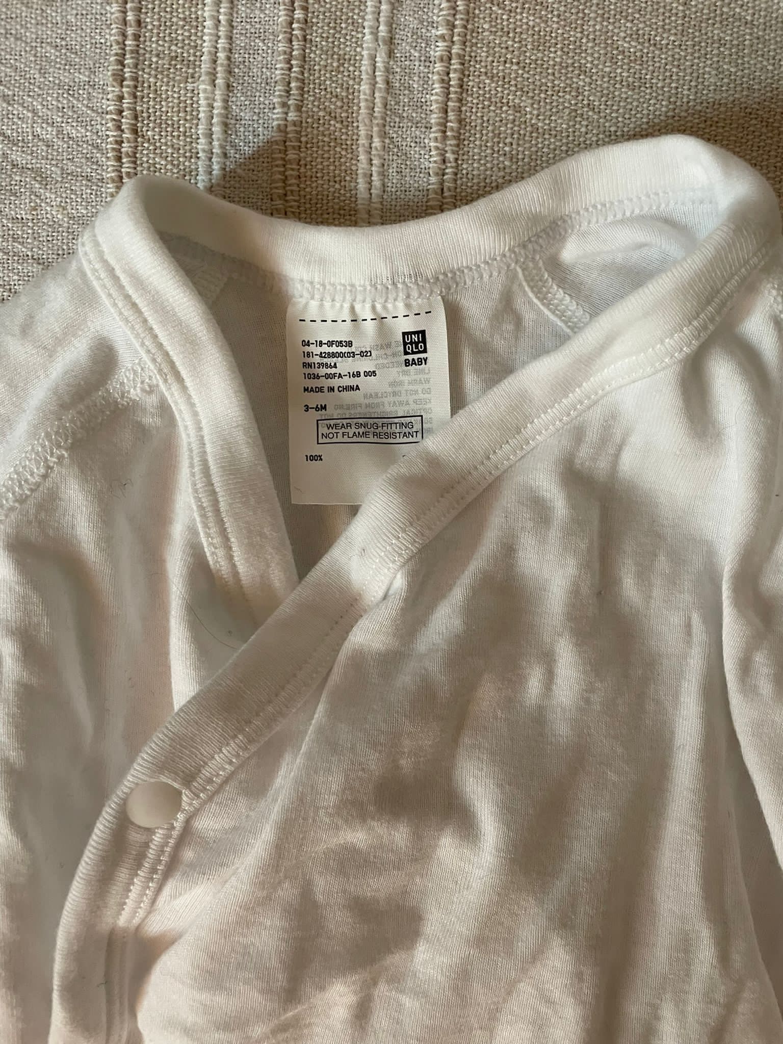 3 body 0/3 luni,UNIQLO bumbac și o pereche pantalonași H&M pentru bebe