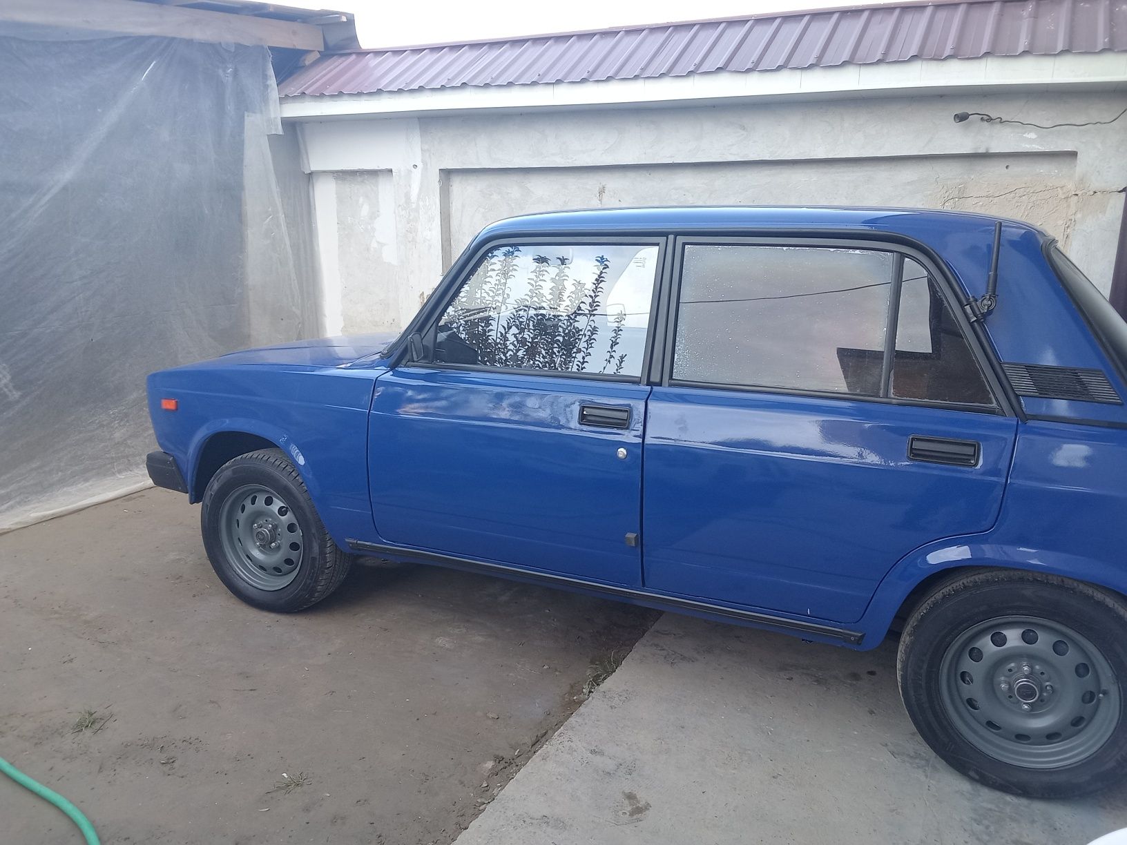 Vaz 2107 sotiladi