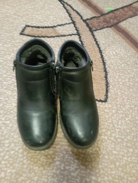 Продам детскую обувь