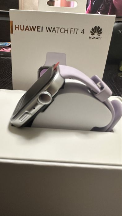 Смарт часовник Huawei watch fit 4
