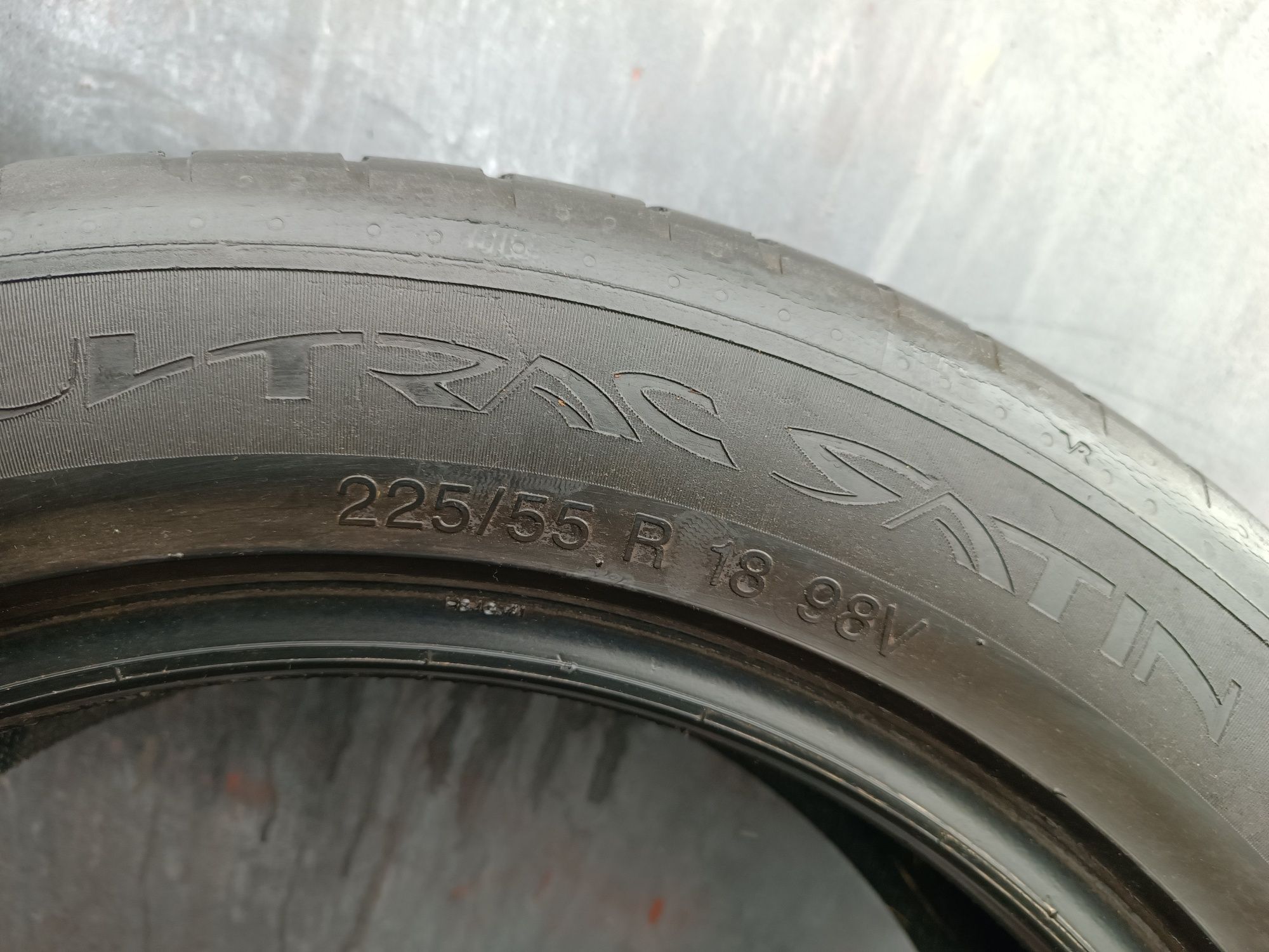 225/55/18 Vredestein