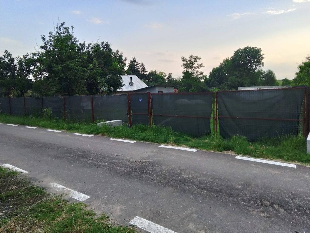 Vând casă+ teren