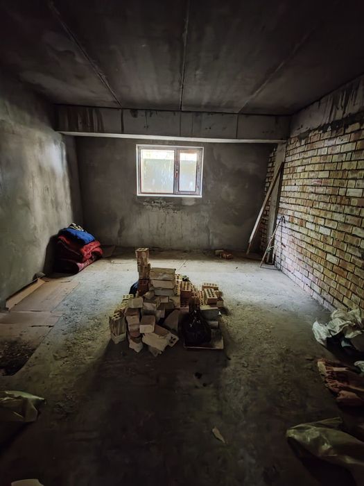 Продается квартира в центре 2/0/6 Чилонзар 23,цоколь 61 КВ м срочно