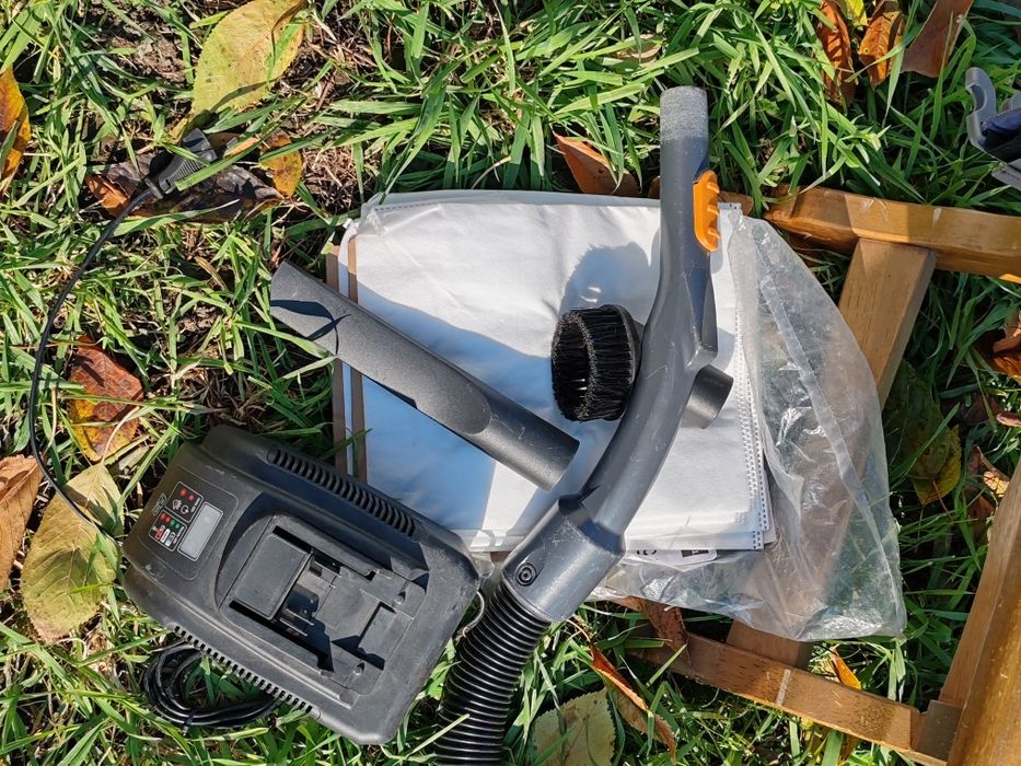 Aspirator TASKI Aero BP-B cu acumulator și incarcator