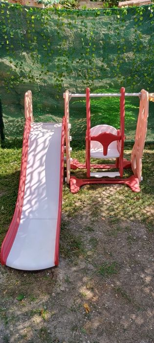 детска пързалка и люлка