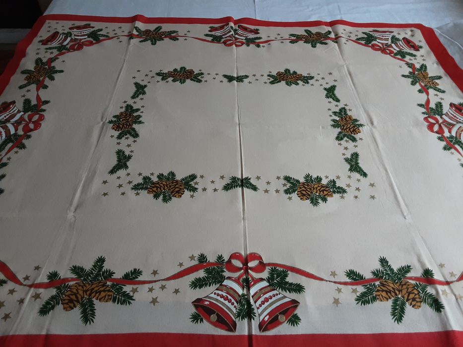 Коледни покривки и тишлайфери от 15 до 5 лв