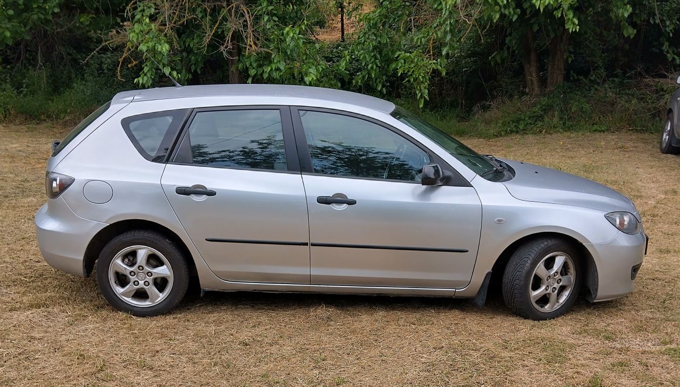 Продавам Mazda 3