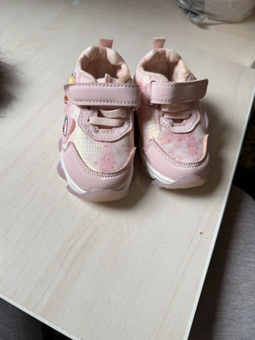 Детская обувь кроссы 24 разм сапоги 20 разм  почти новые на 6-8 мес