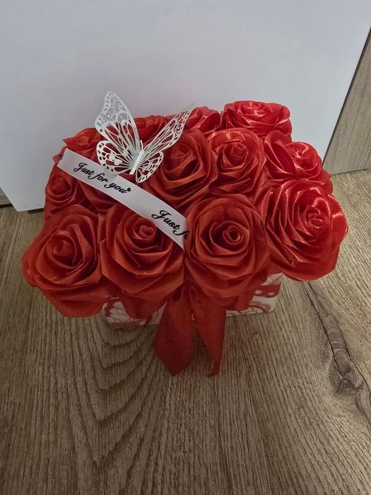 Aranjament trandafiri satin