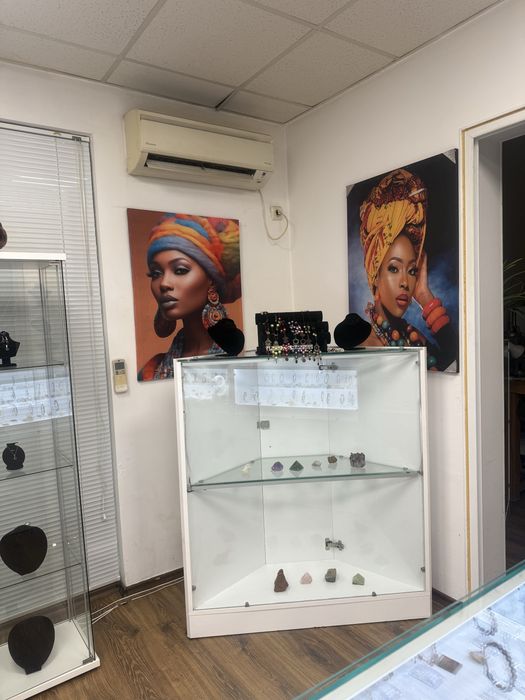 Витрини за бижутерски магазин