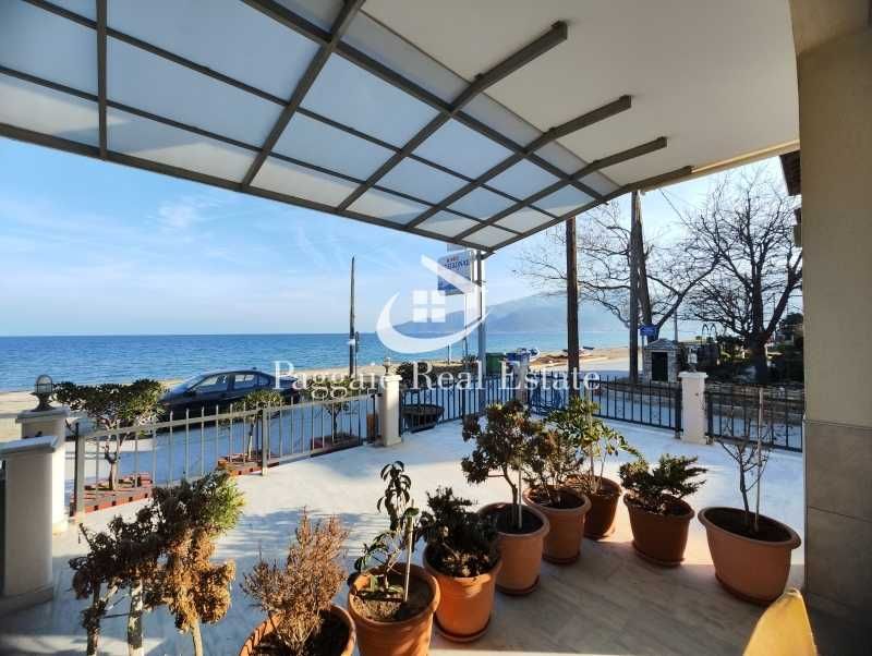 ПРОДАВА Бизнес сграда в Паралия Врасна