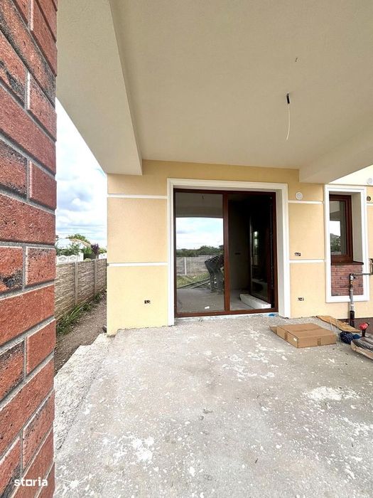 Duplex cu 4 camere, vatra satului, toate utilitatile - Sacalaz