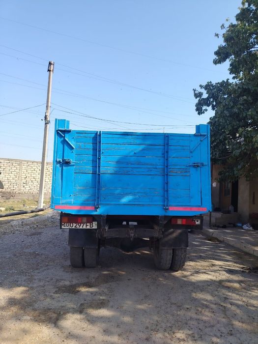 Gaz 53 yuk mashinasi sotiladi