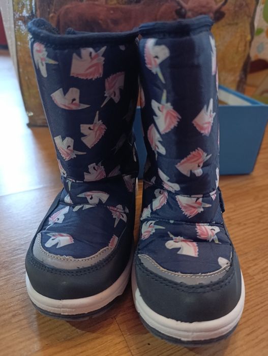 Vând cizmulițe de zăpadă fete