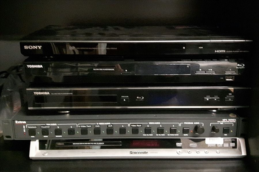 DVD bluray players,(Sony,Toshiba,Panasonic),video monitoring,speakers