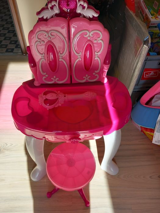 Продавам детска тоалетка. Цена 40 лв