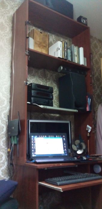 Продам компьютерный стелаж