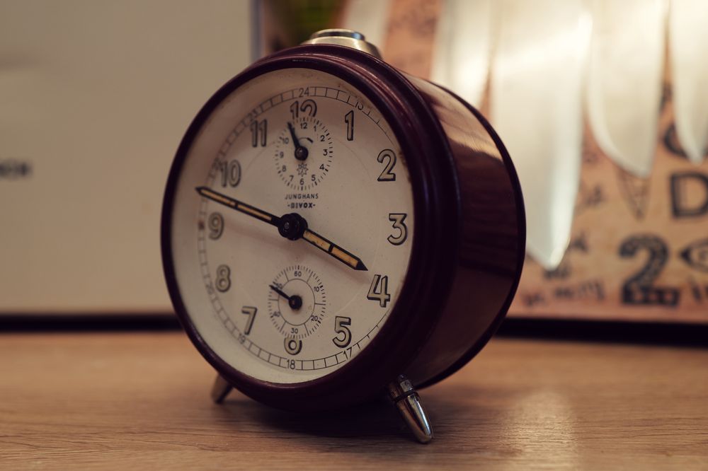 Ceas de masa JUNGHANS Bivox alarma tritium mitar