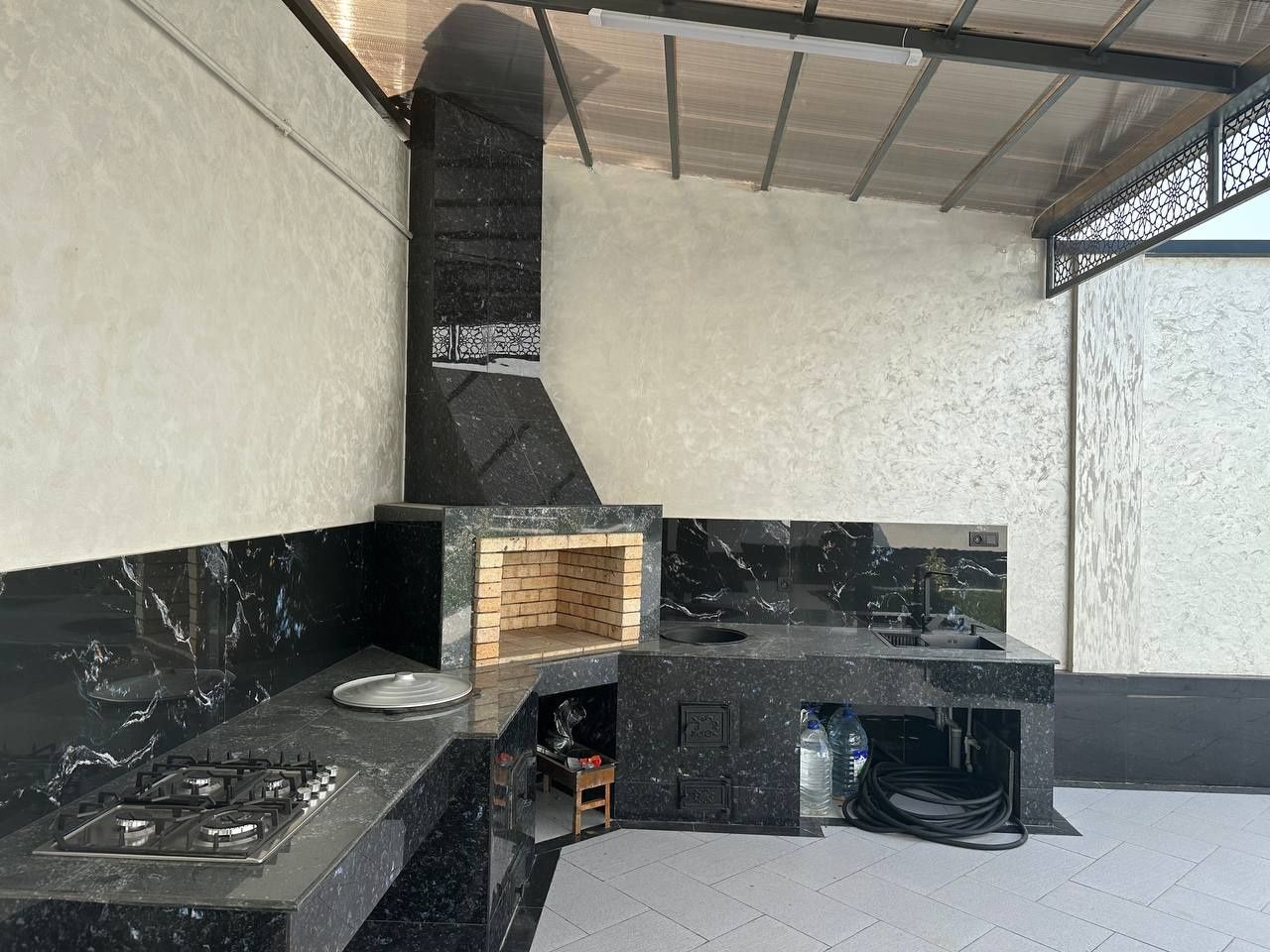 Продам новый евро дом Город Чирчик 3 сотки 3 уровня 6 комнат 450 м2