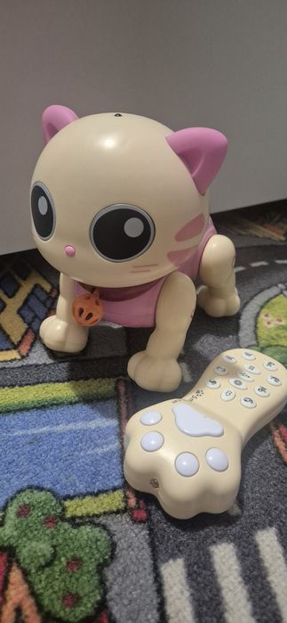 Pisicuta roz interactiva