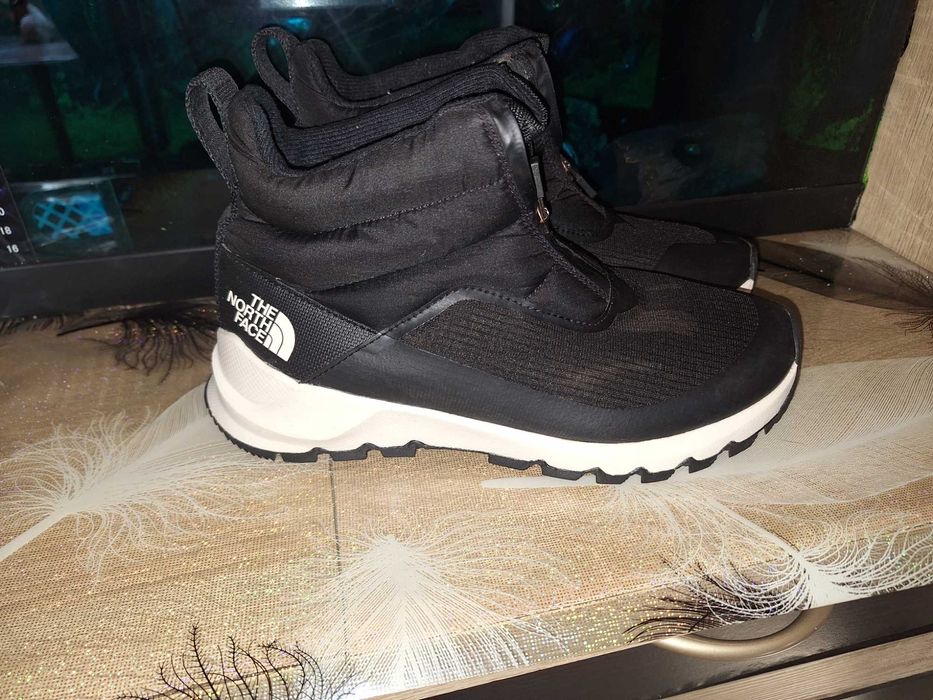 Ghete the north face  purtati foarte putin ,in stare foarte buna