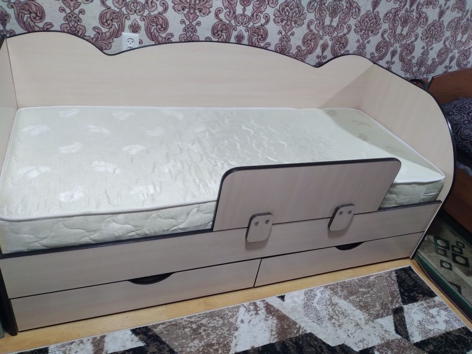 Детская кровать .продам срочно