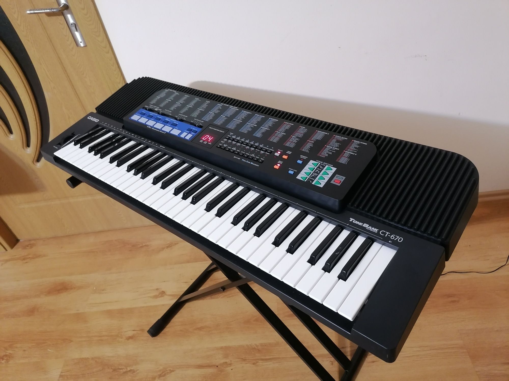 CASIO CT-670 pian digital polifonic