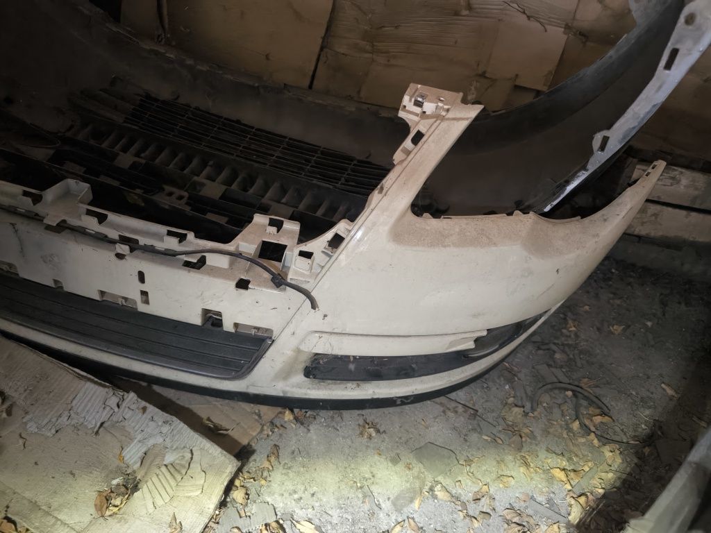Предна броня Vw passat B6