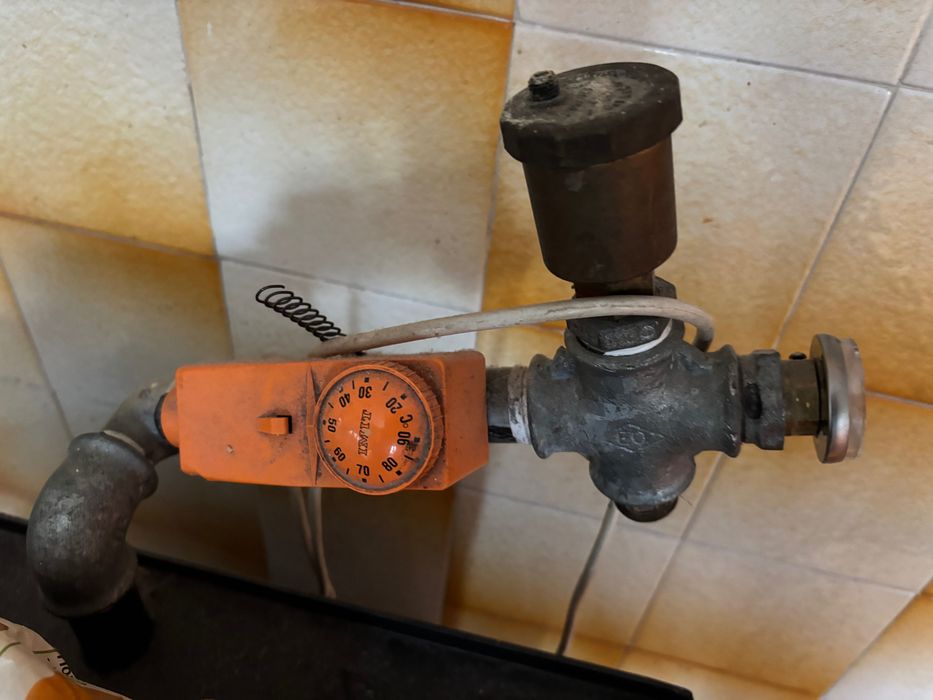 Камина с водна риза и три радиатора