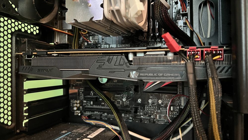 компютър за гейминг бюджетен Asus rog strix 1080 Intel i7-6700K