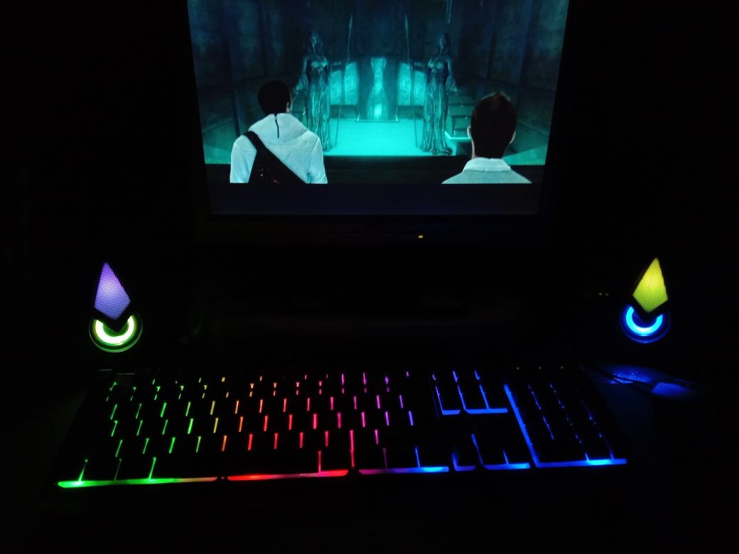 мышка с ковриком, светящиеся клавиатура